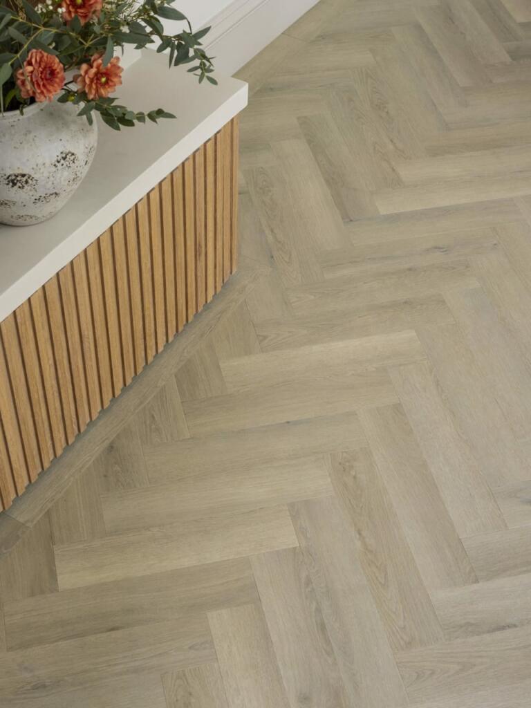 457mm-Uniqfloors-amtico-LVT