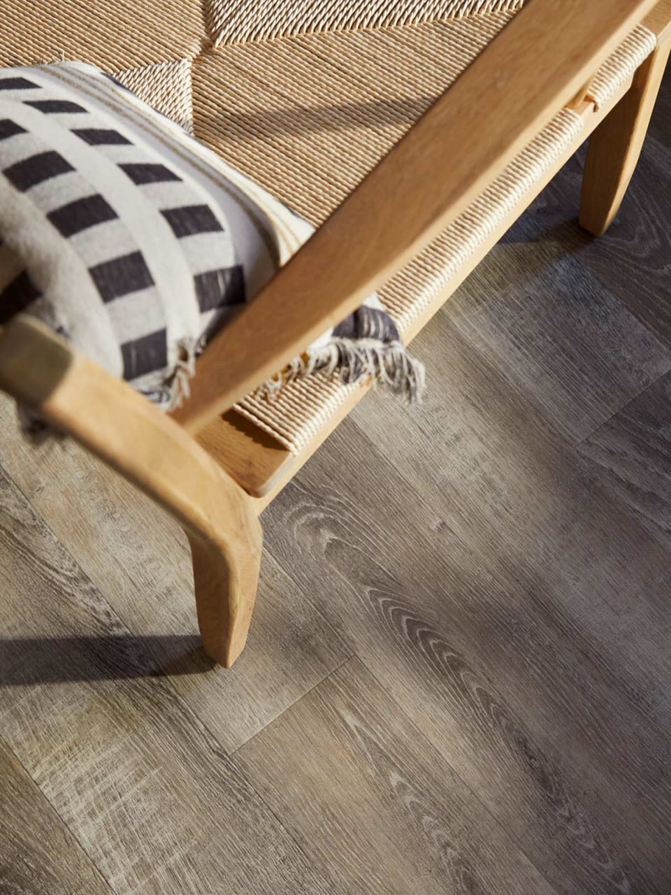stripwood-amtico-by-uniqfloors